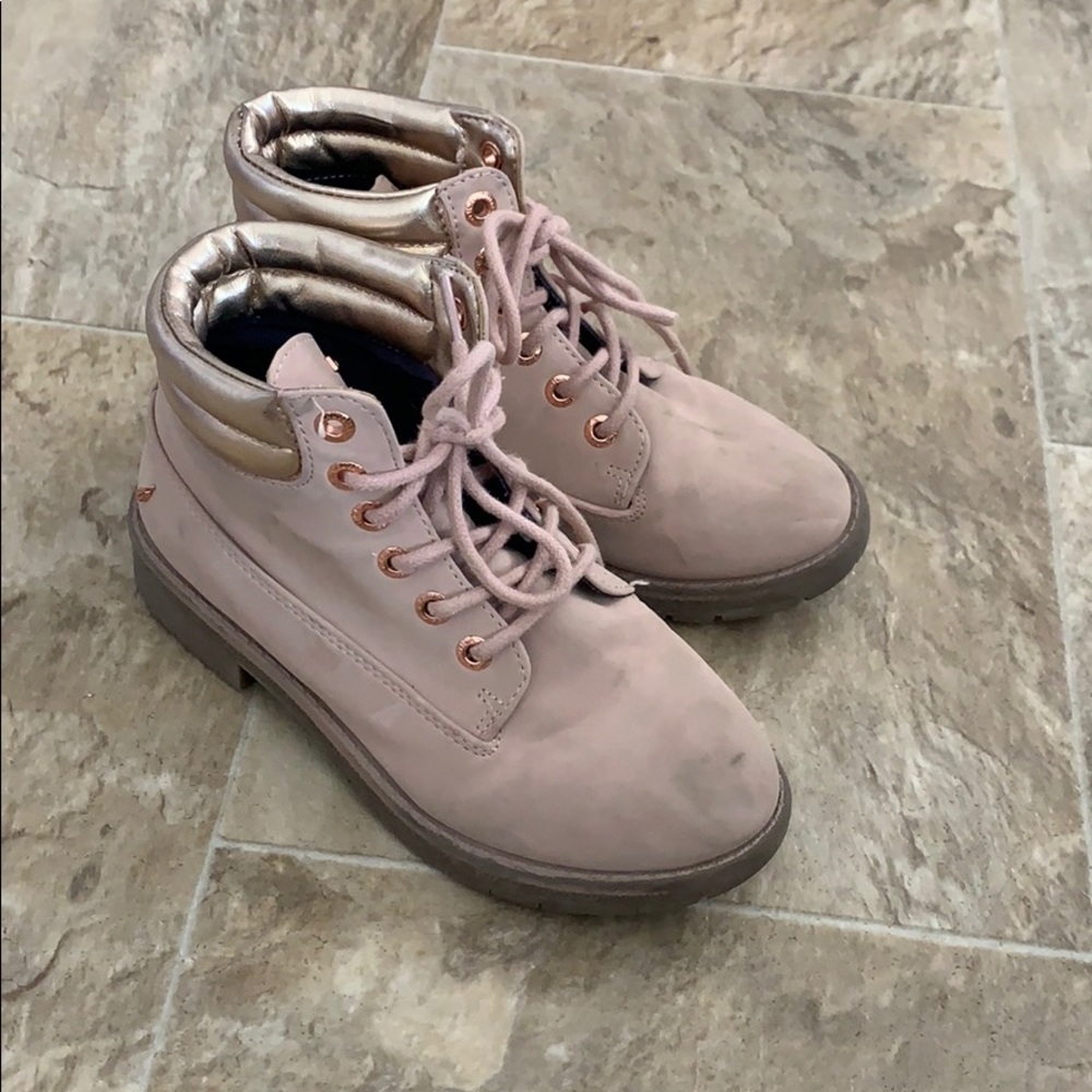 Girls boots